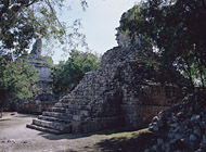 Mayan Temple V at Hochob - hochob mayan ruins,hochob mayan temple,mayan temple pictures,mayan ruins photos